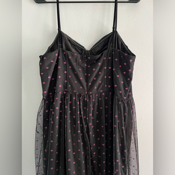 Betsey Johnson Lip Print Dress - Picture 5 of 6